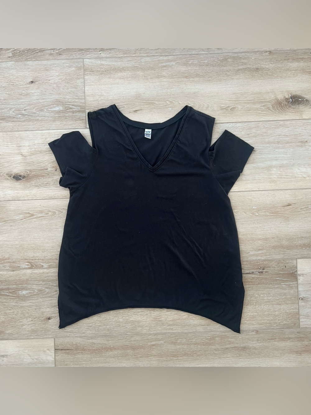 Kavio Black V-Neck Cold-Shoulder Short Sleeve Top